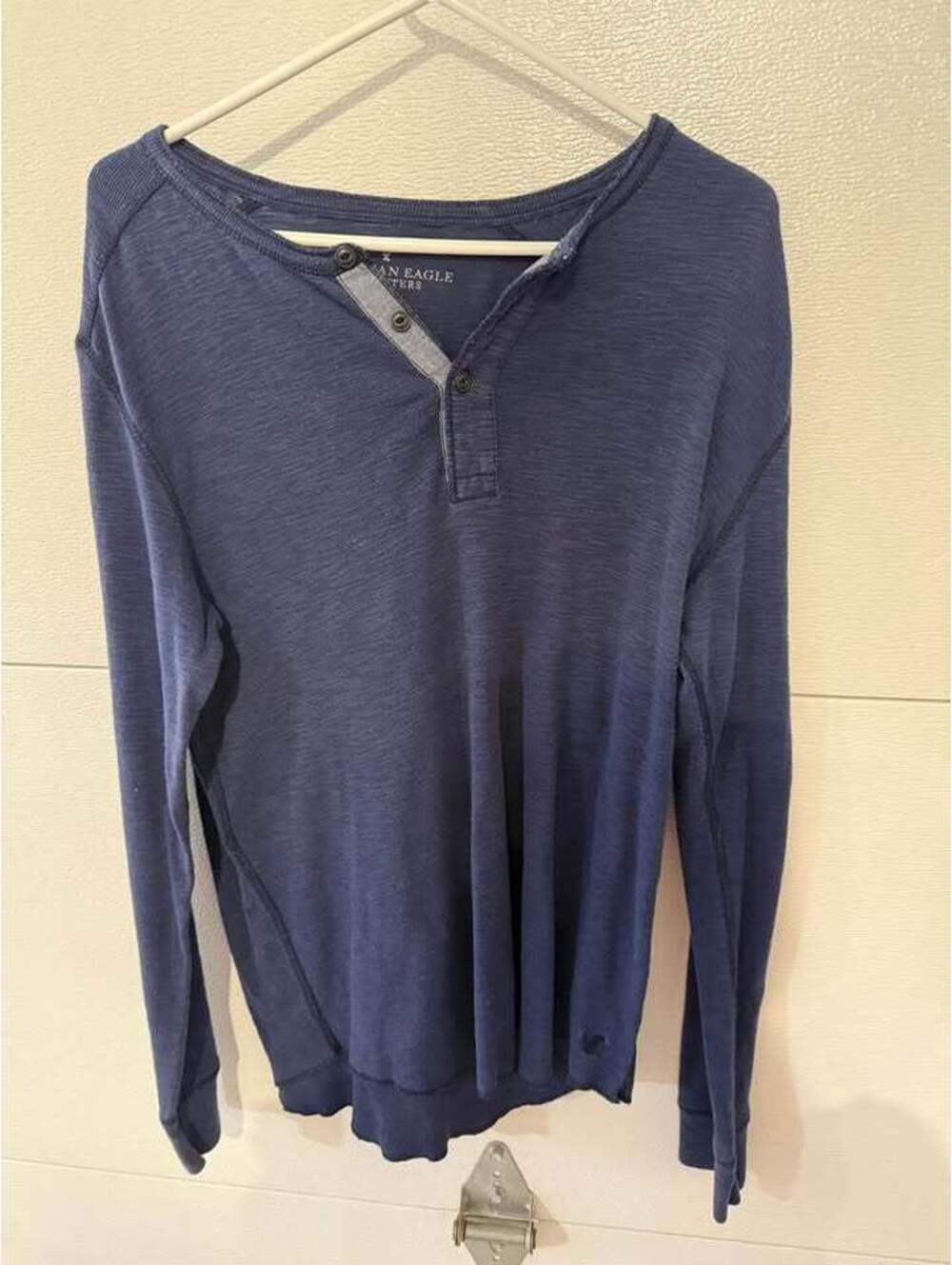 American Eagle Outfitters Men's Henley Shirt Size Medium